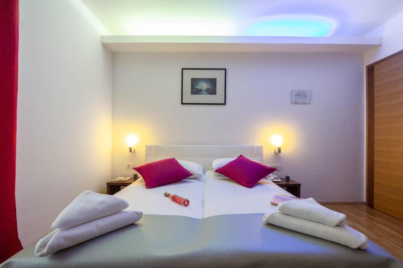 Villa Sveti Kriz โตรกีร์ ภายนอก รูปภาพ