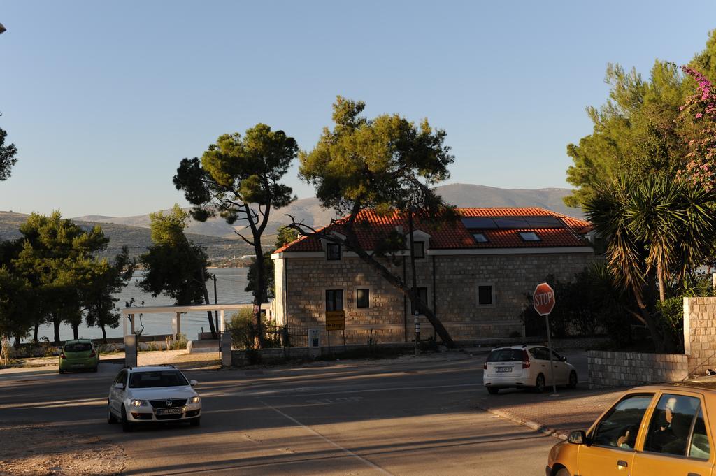 Villa Sveti Kriz โตรกีร์ ภายนอก รูปภาพ