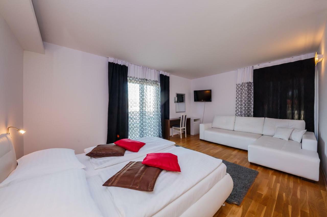 Villa Sveti Kriz โตรกีร์ ภายนอก รูปภาพ